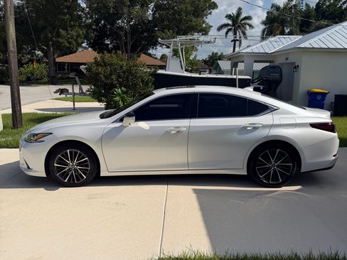 Used 2022 Lexus ES 350 w/ Premium Package FWD image 4