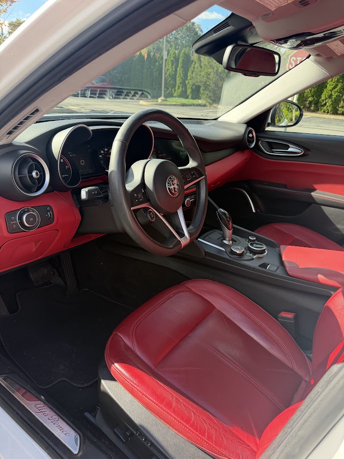 Used 2018 Alfa Romeo Giulia AWD image 9