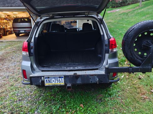 Used 2011 Subaru Outback 2.5i Limited image 11