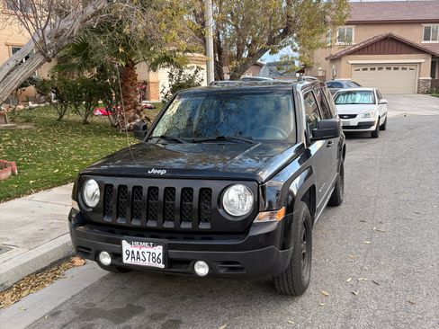 Used 2016 Jeep Patriot Sport image 2