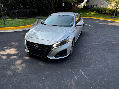 Used 2023 Nissan Altima 2.5 SV FWD image 2