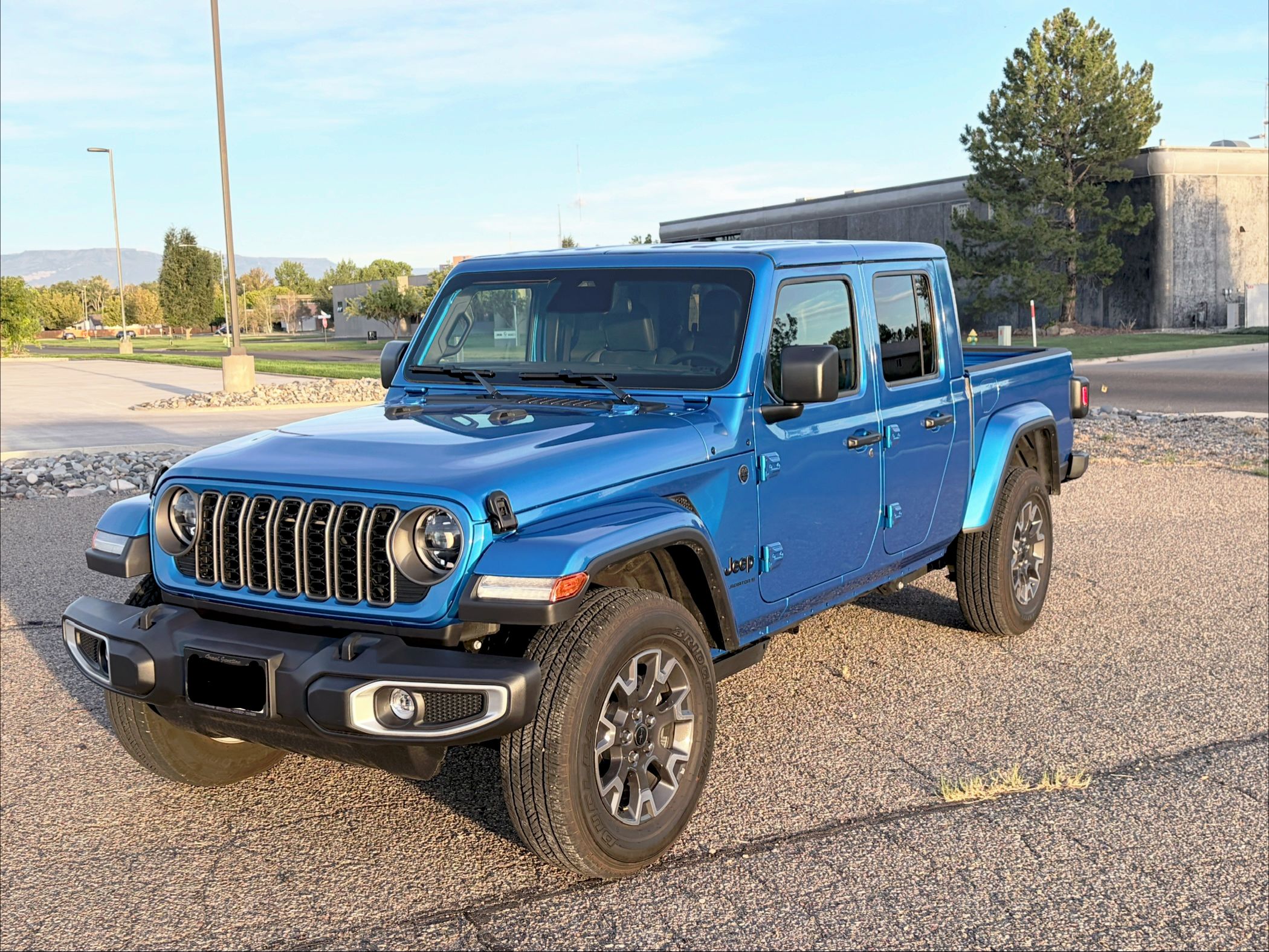 Used 2026 Jeep Gladiator Sport AWD/4WD image 2