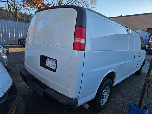 Used 2015 Chevrolet Express 3500 Extended image 8