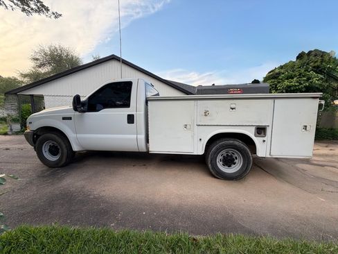 Used 2002 Ford F350 2WD Regular Cab Super Duty image 2