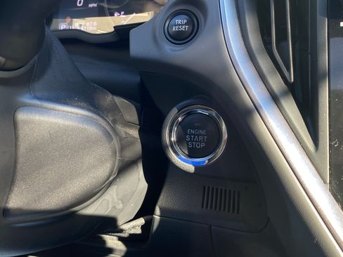 Used 2024 Subaru Crosstrek 2.0i Premium image 18