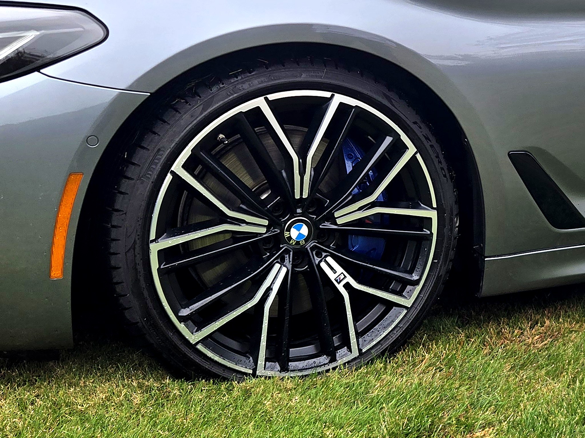 Used 2022 BMW M550i xDrive w/ Dynamic Handling Package AWD/4WD image 16