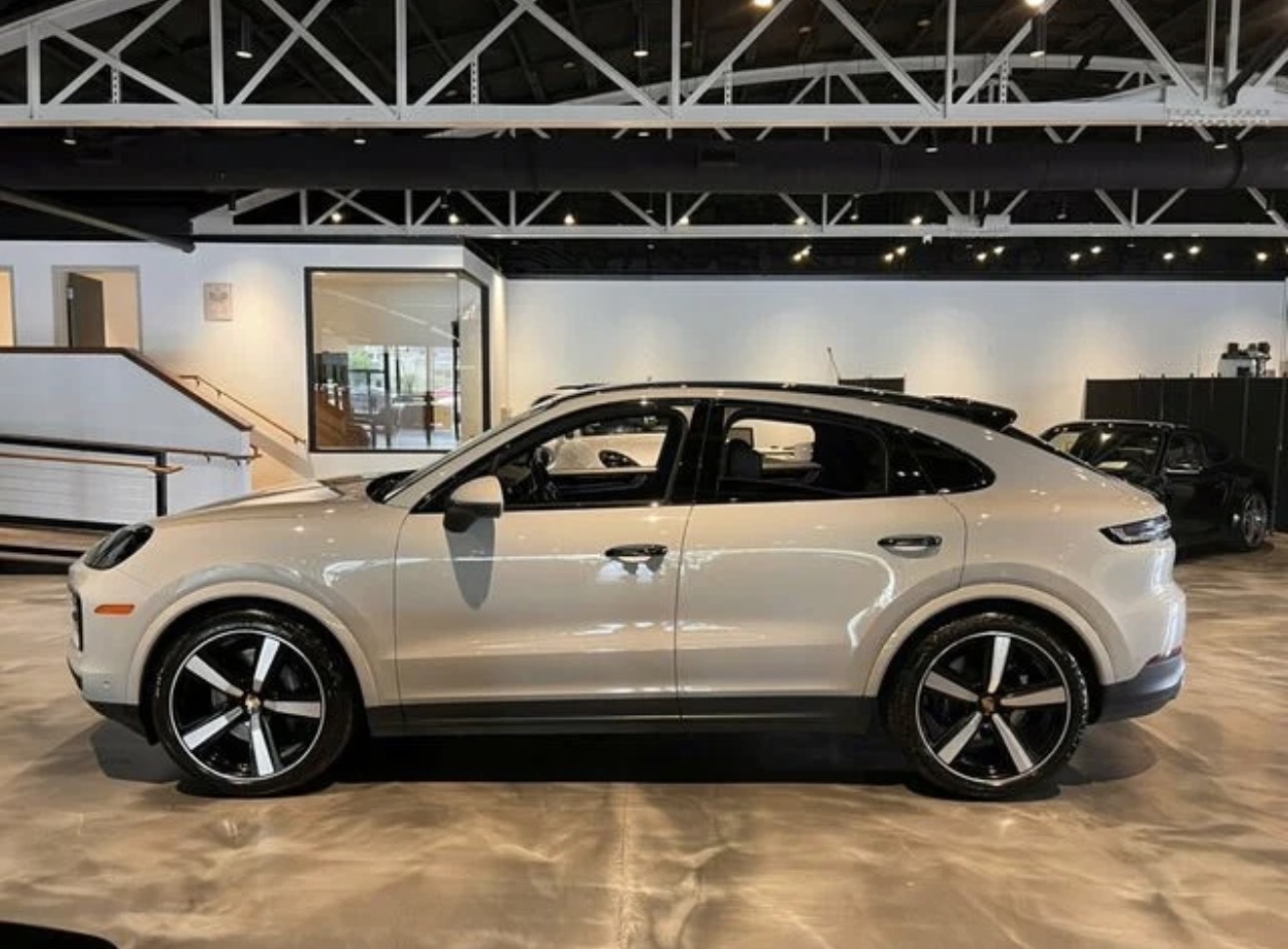 Used 2024 Porsche Cayenne Coupe AWD/4WD image 1