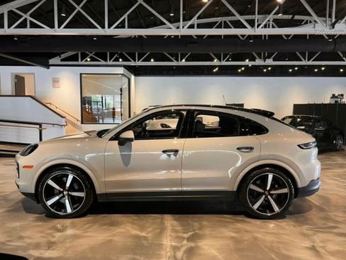 Used 2024 Porsche Cayenne Coupe AWD/4WD image 10