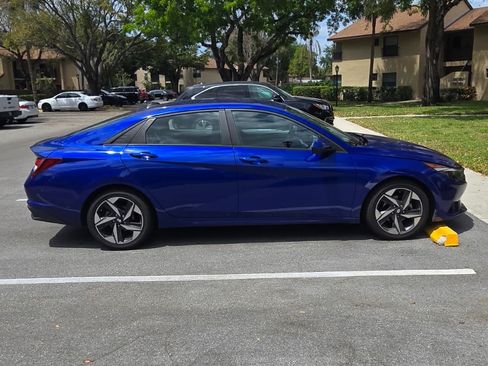 Used 2023 Hyundai Elantra SEL w/ Convenience Package image 5