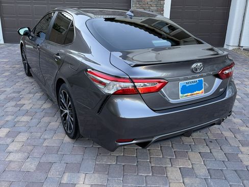 Used 2020 Toyota Camry SE image 4