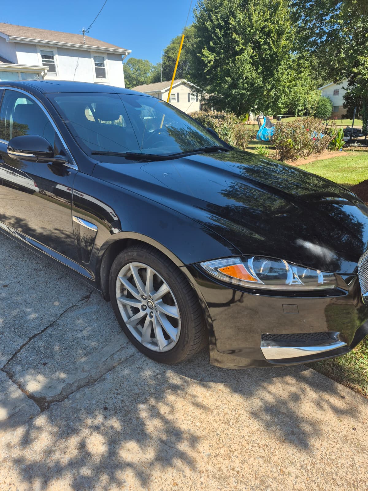 Used 2012 Jaguar XF RWD image 2