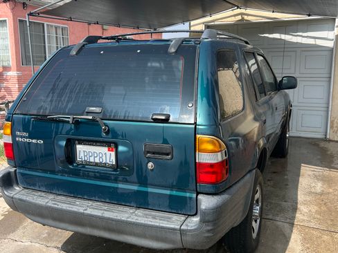 Used 1998 Isuzu Rodeo S image 2