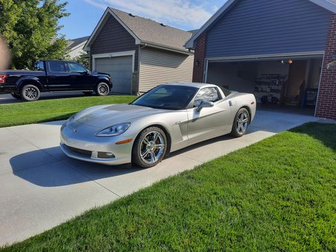Used 2006 Chevrolet Corvette Coupe w/ Preferred Equipment Group image 2
