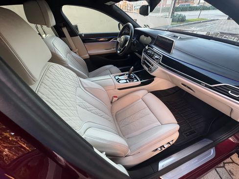 Used 2022 BMW ALPINA B7 xDrive w/ Luxury Rear Seating Package image 12