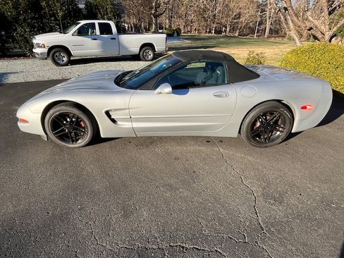 Used 2000 Chevrolet Corvette Convertible w/ Performance Handling Pkg image 5