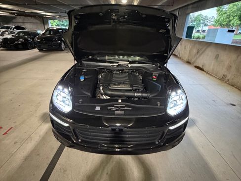 Used 2017 Porsche Cayenne AWD/4WD image 8