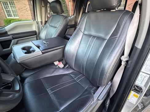 Used 2019 Ford F150 XLT w/ Trailer Tow Package image 12