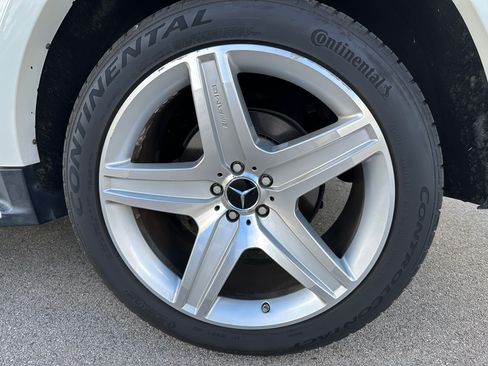 Used 2010 Mercedes-Benz GL 550 GL 550 Sport Utility 4D image 31