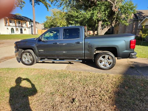 Used 2018 Chevrolet Silverado 1500 LT w/ Texas Edition image 2