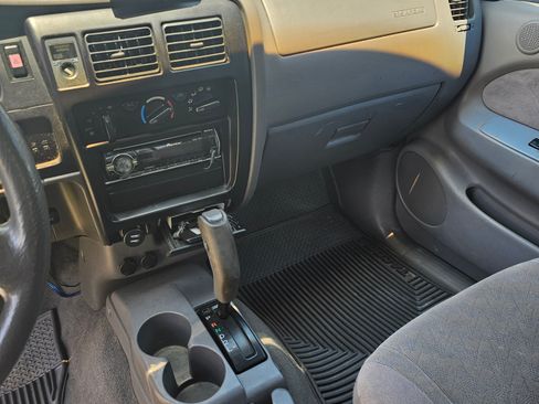 Used 2004 Toyota Tacoma PreRunner RWD image 9
