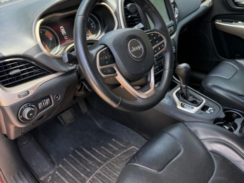 Used 2017 Jeep Cherokee Limited w/ Luxury Group AWD/4WD image 19