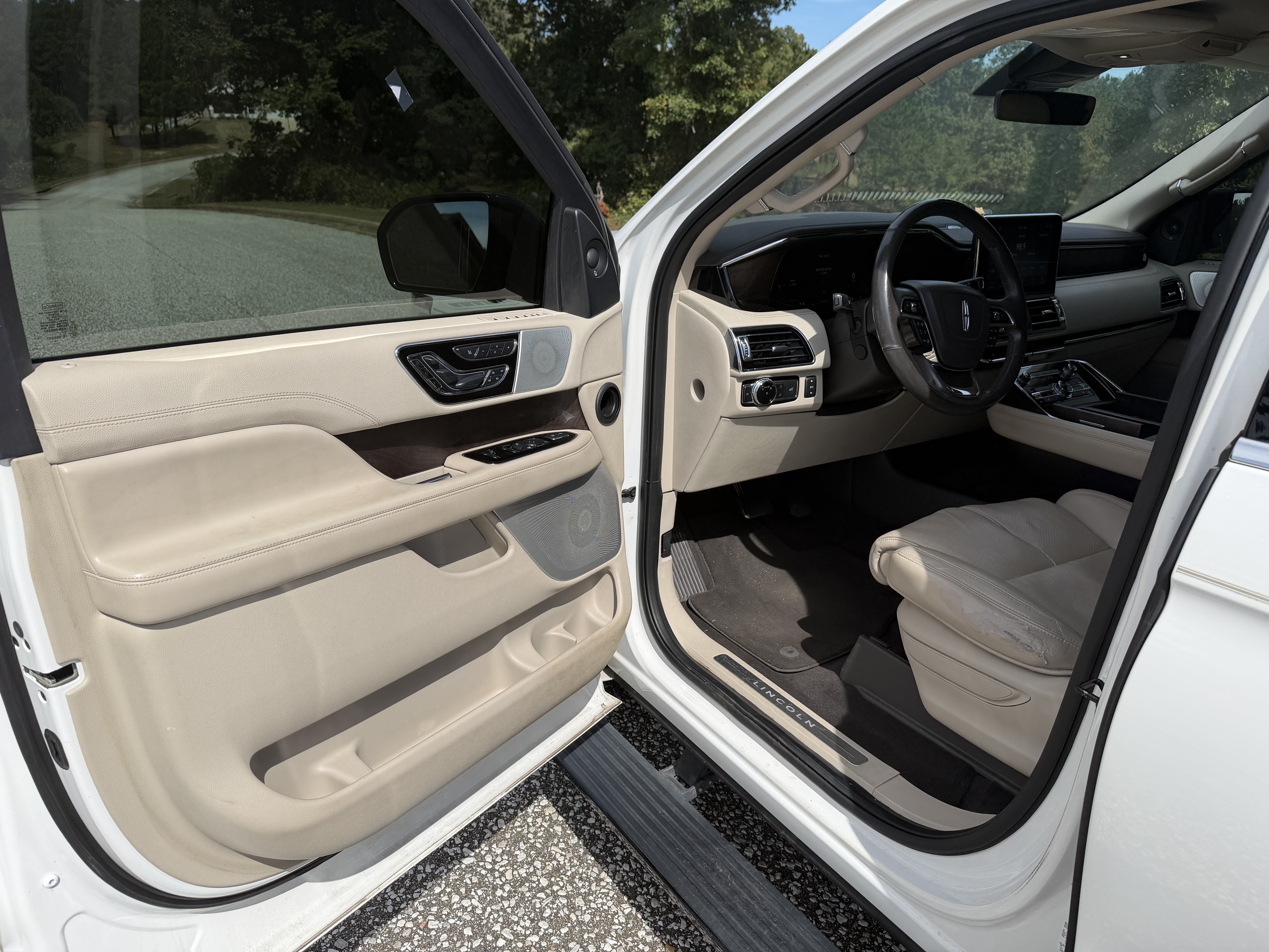 Used 2020 Lincoln Navigator Reserve w/ Luxury Package AWD/4WD image 15