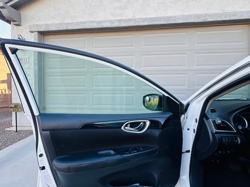 Used 2018 Nissan Sentra SV FWD image 1