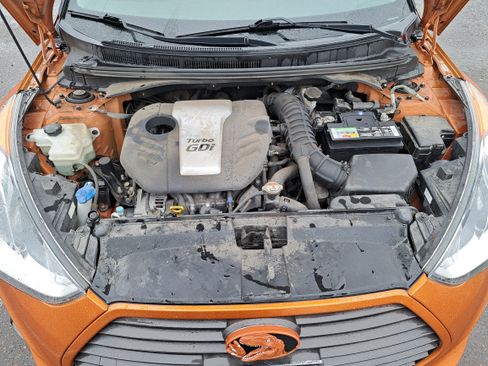 Used 2013 Hyundai Veloster Turbo w/ Ultimate Pkg image 15