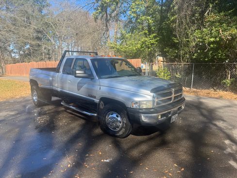 Used 2001 Dodge Ram 3500 Truck 2WD Quad Cab image 2
