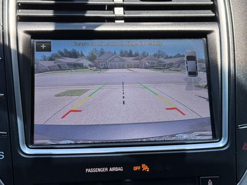 Used 2017 Lincoln MKX Select w/ Select Plus Package FWD image 6