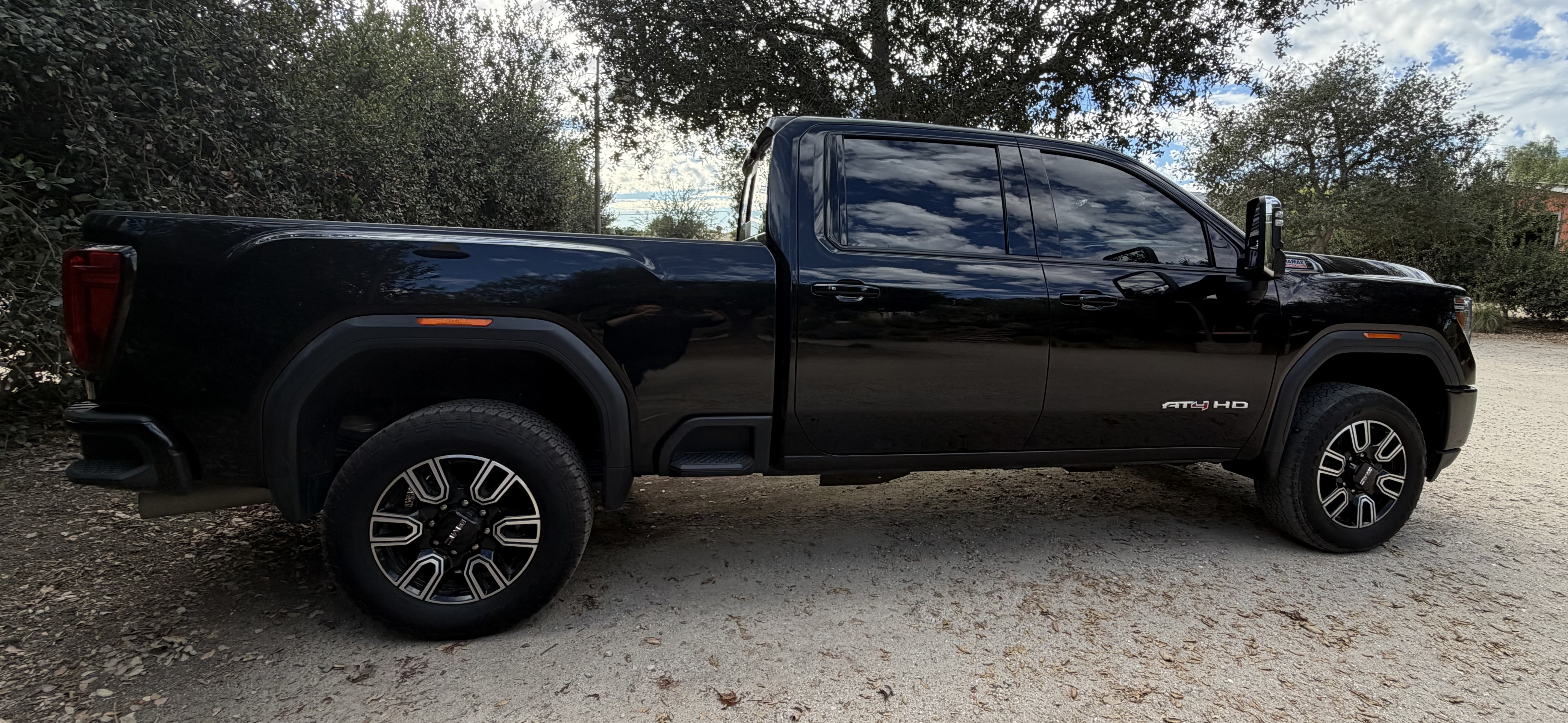 Used 2023 GMC Sierra 2500 AT4 w/ AT4 Preferred Package AWD/4WD image 5