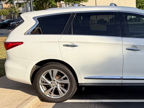 Used 2013 INFINITI JX35 AWD w/ Premium Pkg image 6