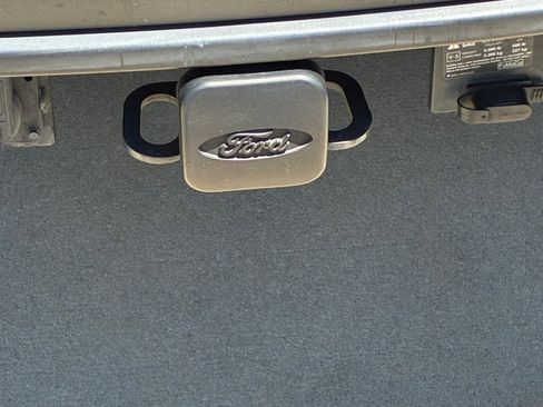 Used 2013 Ford Explorer XLT FWD image 2
