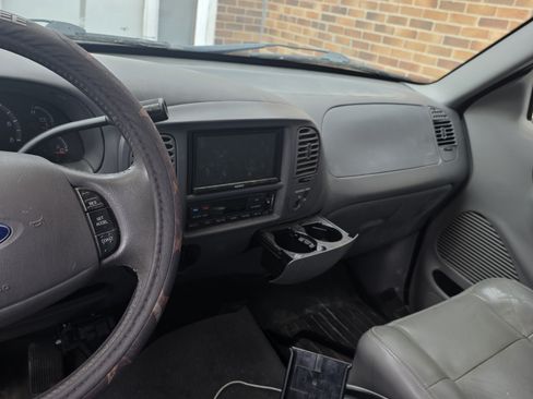 Used 2003 Ford F150 Lariat image 2