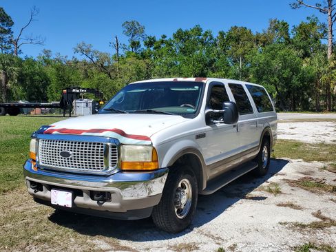 Used 2000 Ford Excursion Limited image 2