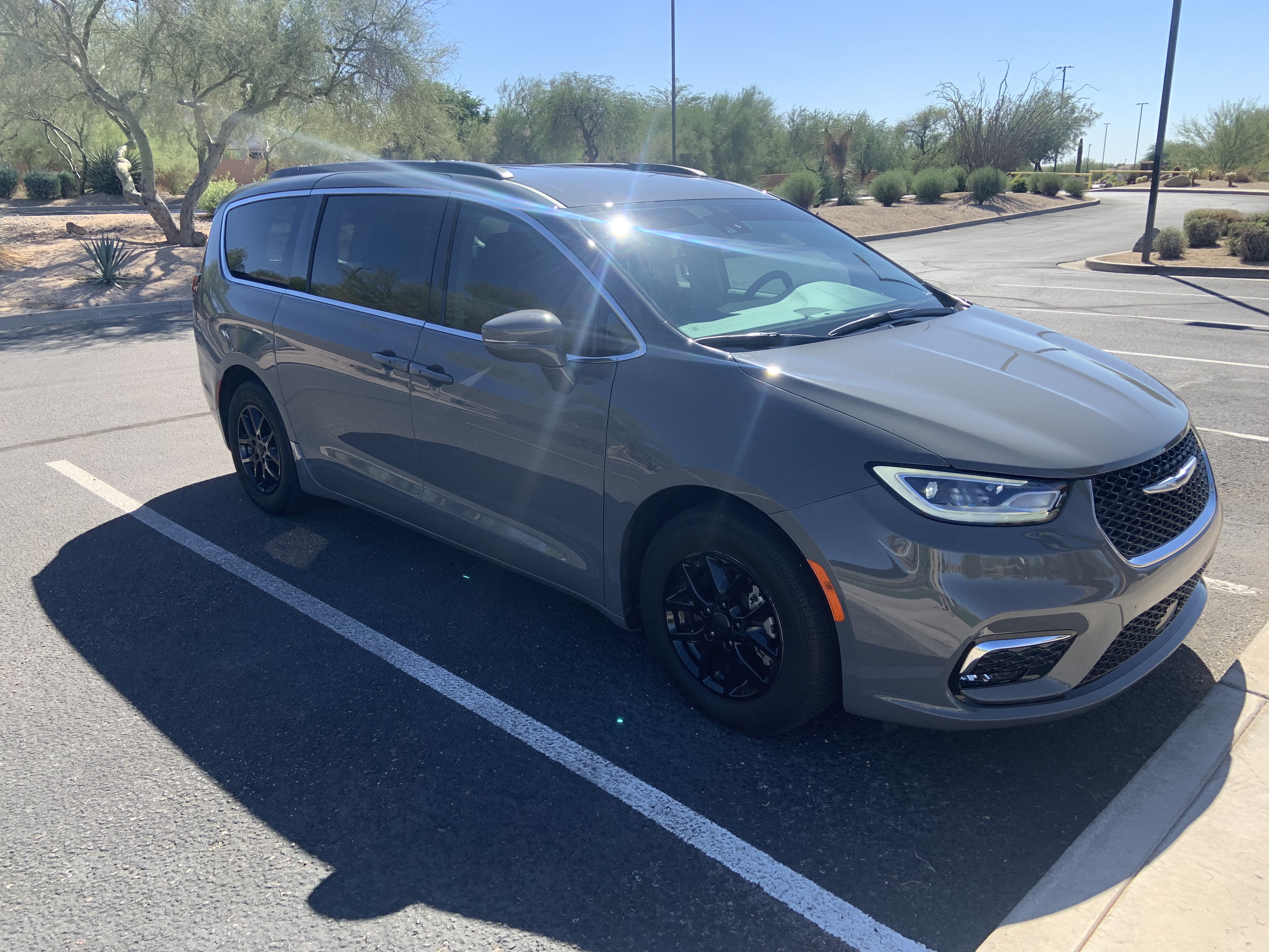 Used 2021 Chrysler Pacifica Touring FWD image 5