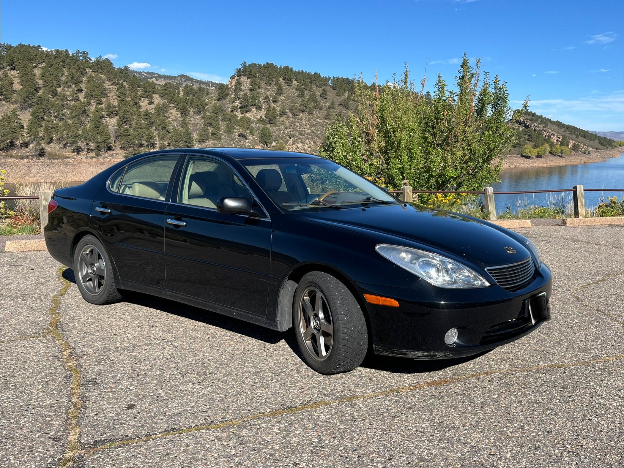 Used 2005 Lexus ES 330 FWD image 1