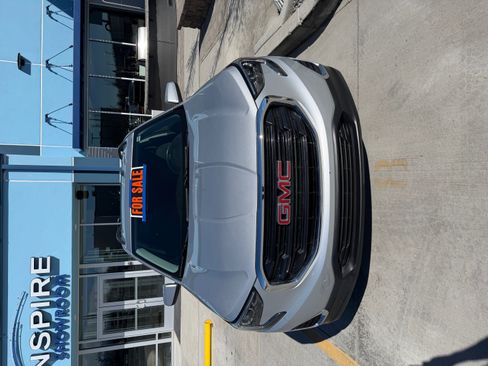 Used 2018 GMC Terrain SLE w/ Driver Convenience Package image 12