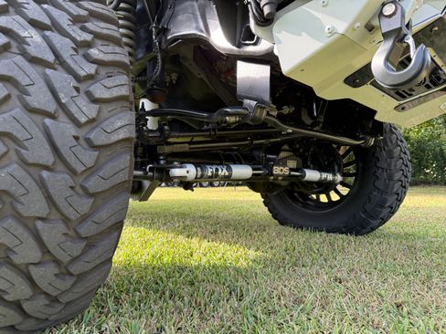 Used 2022 Ford F250 Lariat w/ Black Appearance Package image 5