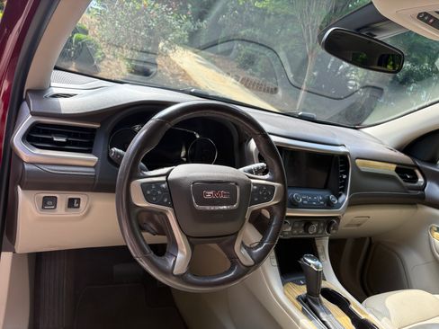 Used 2018 GMC Acadia Denali w/ Technology Package FWD image 14
