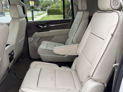 Used 2021 GMC Yukon XL Denali image 5