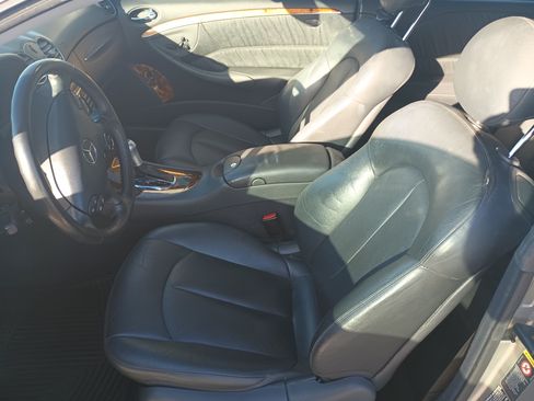 Used 2005 Mercedes-Benz CLK 320 Coupe image 32