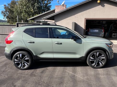 Used 2023 Volvo XC40 B5 Ultimate w/ Climate Package image 1