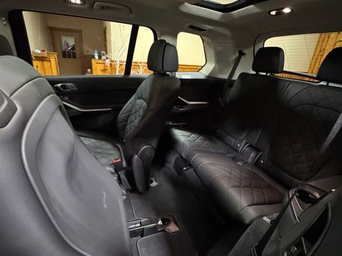 Used 2025 BMW X7 xDrive40i w/ Premium Package image 21