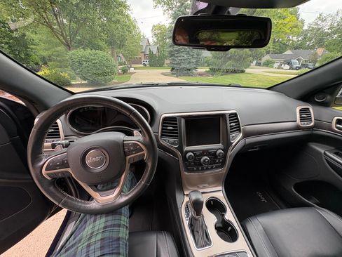Used 2016 Jeep Grand Cherokee Limited AWD/4WD image 13