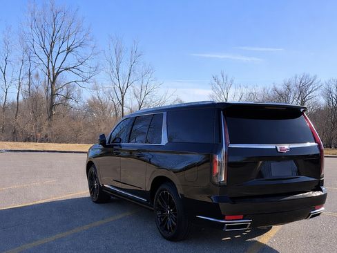 Used 2024 Cadillac Escalade ESV Premium Luxury w/ Performance Package image 5