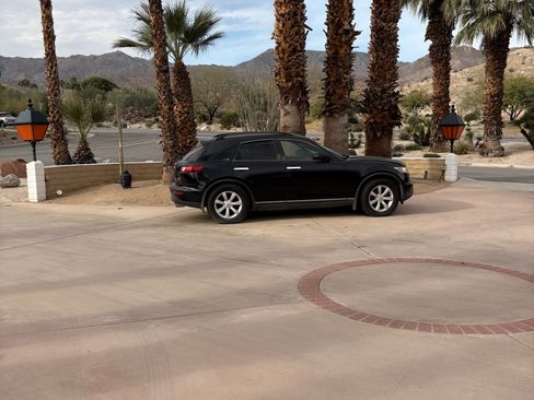 Used 2005 INFINITI FX35 2WD image 2