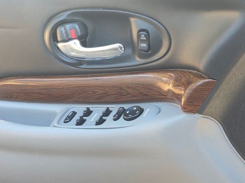 Used 2005 Buick Le Sabre Custom w/ Platinum Edition Plus Pkg image 14