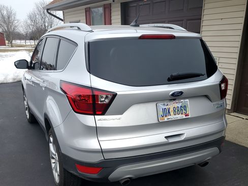 Used 2019 Ford Escape Titanium image 2