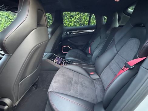 Used 2022 Porsche Panamera GTS image 11